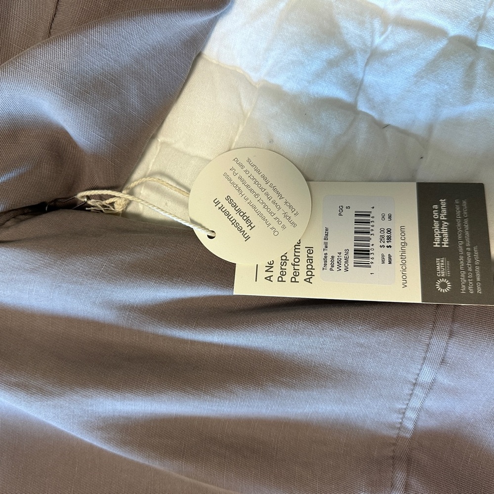 Vuori Trestles Twill Blazer in Pebble - Picture 3 of 3